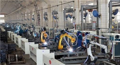 富士康開啟熄燈工廠時代 機器人引領智能化轉型與推廣